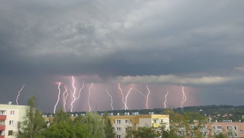 Ponad 700 interwencji strażaków po gwałtownych burzach