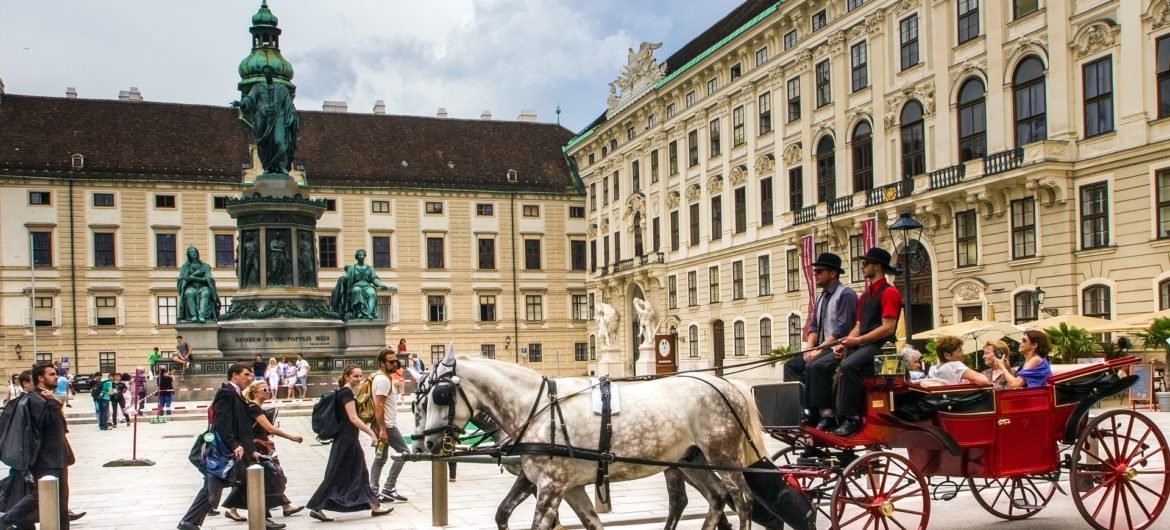 Lider populistów oskarżany o konszachty z Rosjanami odszedł z polityki