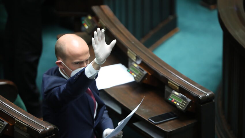 Budka świętuje zwycięstwo nad PiS po jednym głosowaniu. “To bardzo ważne, żeby mówić jednym głosem”