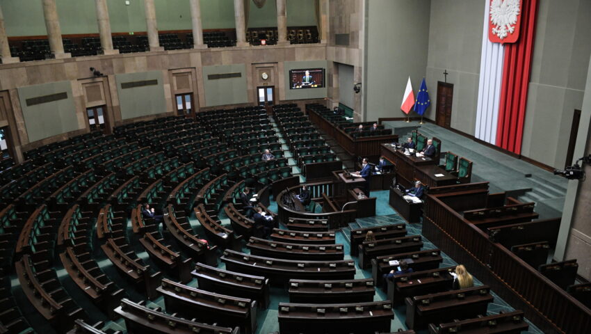 Koronawirus dotarł do sejmu. Wicemarszałek poddany kwarantannie