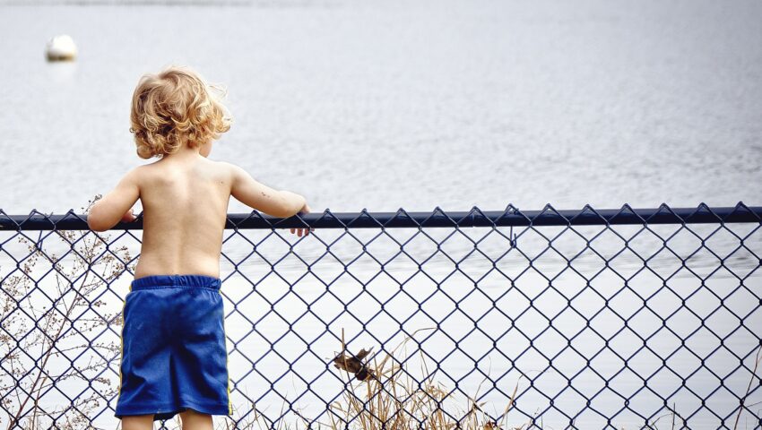 Niemieccy urzędnicy oddawali sieroty pedofilom. Uznano, że “seks dorosłych z dziećmi nie jest dla nich szkodliwy a może być wręcz dobroczynny”