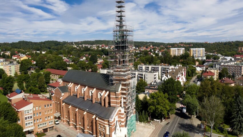 Bez aresztu dla mężczyzny, który zniszczył figurę anioła w przemyskim kościele