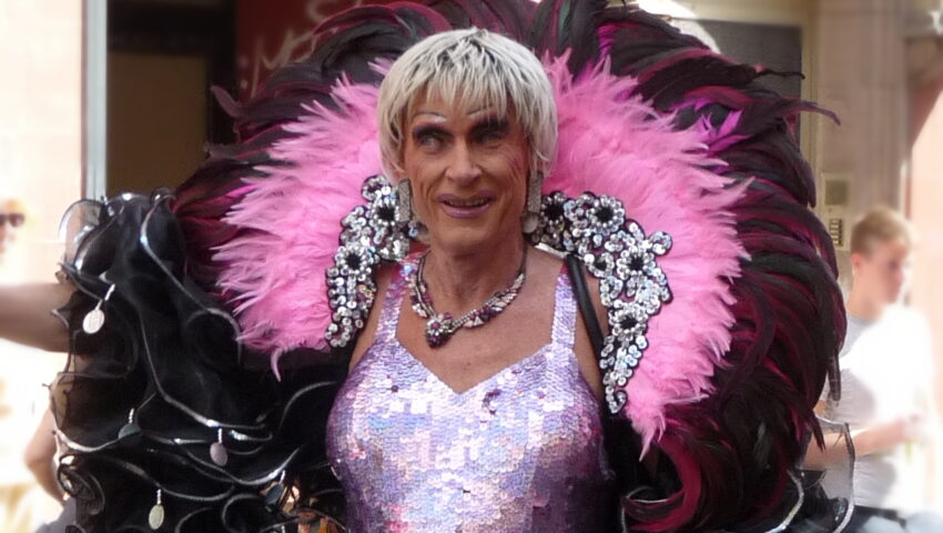 Do takich absurdów prowadzi ideologia LGBT. Czy ojciec nie może zostać uznany za matkę swojego dziecka?