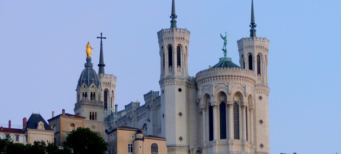 Postrzelono kapłana, walczy o życie w szpitalu