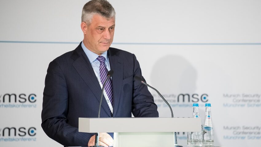 Były prezydent Kosowa przewieziony do Hagi. Wkrótce odpowie za ciążące na nim zarzuty o zbrodnie wojenne