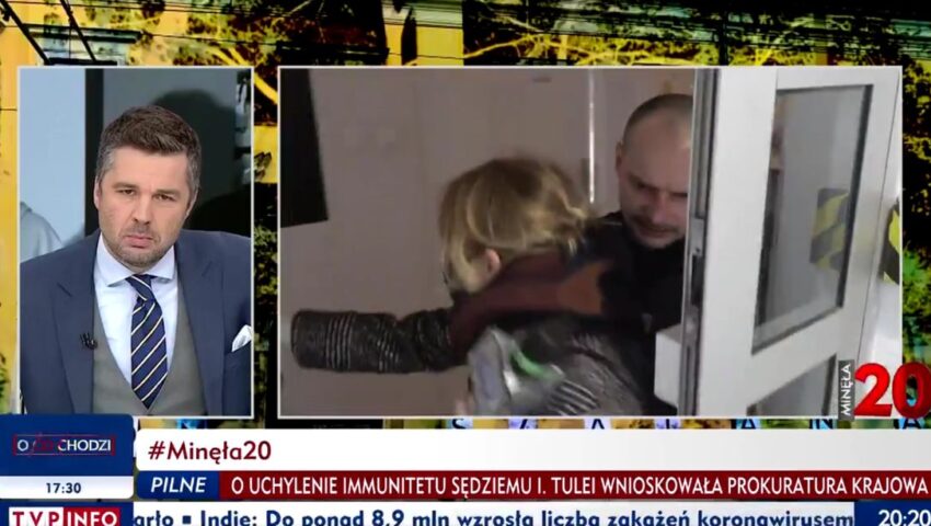 Brutalne sceny! Reporterka TVP siłą wypchnięta z siedziby “Strajku Kobiet”