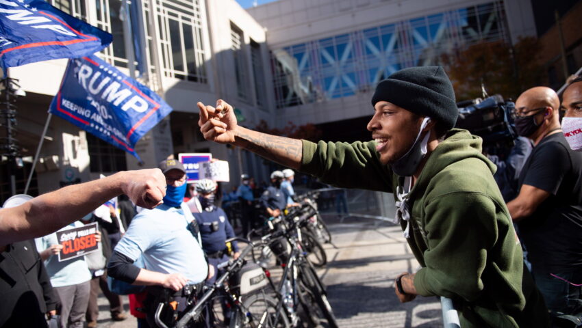 W co oni grają? Sąd Najwyższy Filadelfii nie pozwolił ludziom Trumpa patrzeć na liczenie głosów!