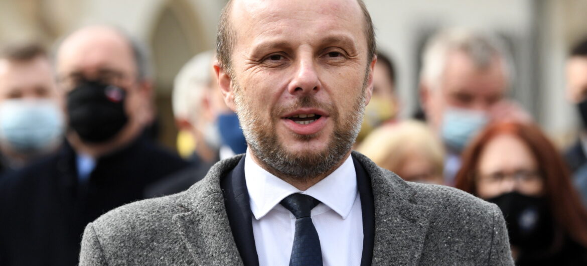 “Cały Rzeszów śpiewa z nami, wypier***ć z pisowcami”. Oburzające wpisy kandydata opozycji na prezydenta Rzeszowa