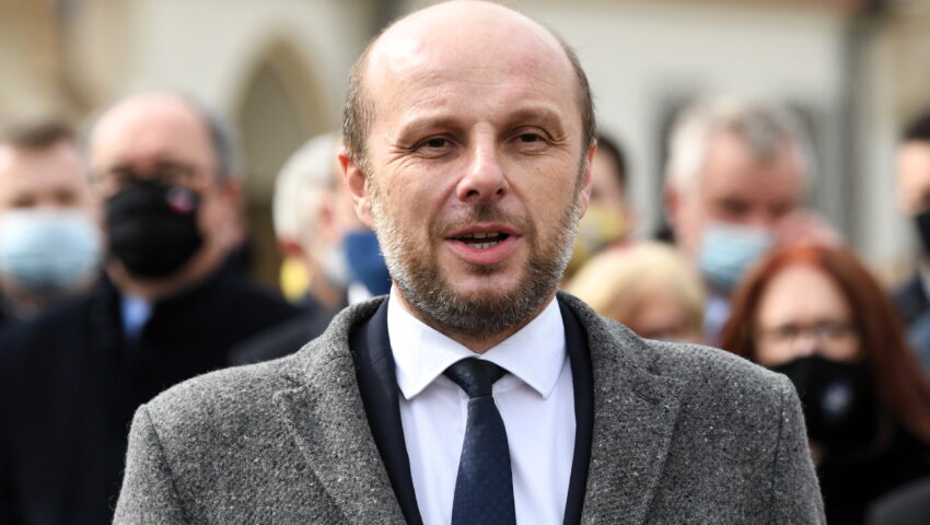 “Cały Rzeszów śpiewa z nami, wypier***ć z pisowcami”. Oburzające wpisy kandydata opozycji na prezydenta Rzeszowa