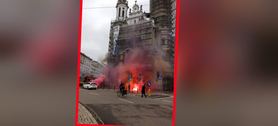 Anarchiści chcieli spalić kościół Najświętszego Zbawiciela w Warszawie? To jest prawdziwa twarz “Strajku Kobiet”!