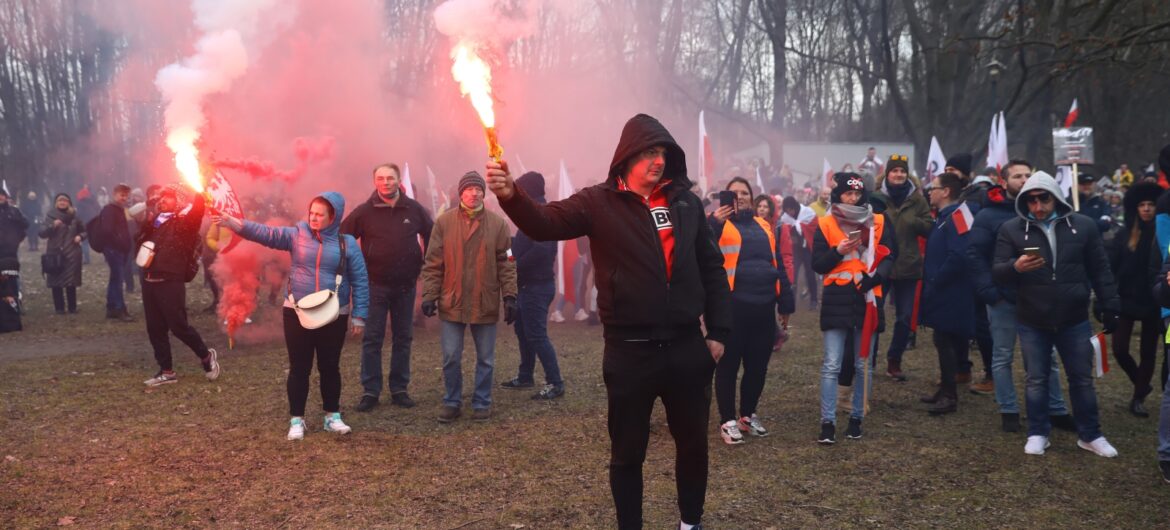 Antycovidowy protest w Warszawie. Policja skieruje niemal 800 wniosków o ukaranie uczestników