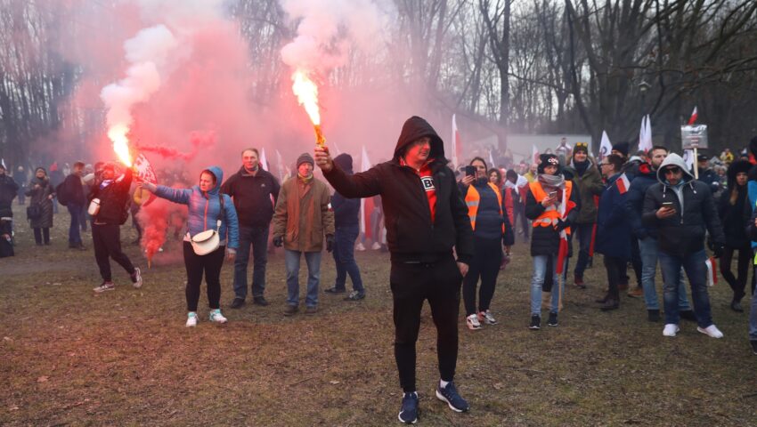 Antycovidowy protest w Warszawie. Policja skieruje niemal 800 wniosków o ukaranie uczestników