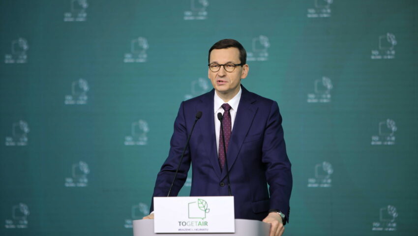 Premier Morawiecki zaszczepił się AstrąZenecą