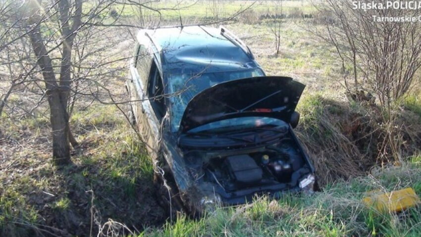 Chciał się znieczulić przed szczepieniem. Miał ponad trzy promile, podróż zakończył w przydrożnym rowie