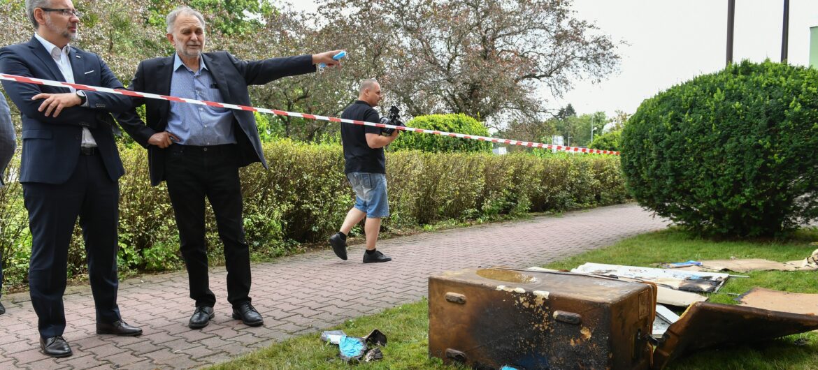 Niedzielski o podpaleniu punktu szczepień w Zamościu. “To był akt terroru”