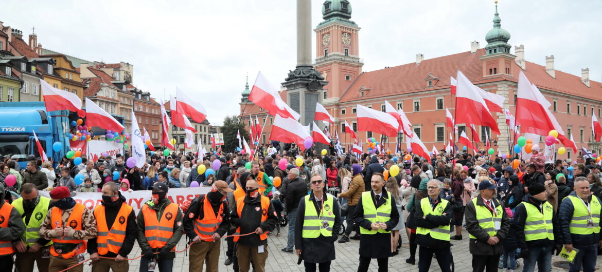 Ulicami Warszawy przeszedł Narodowy Marsz Życia i Rodziny