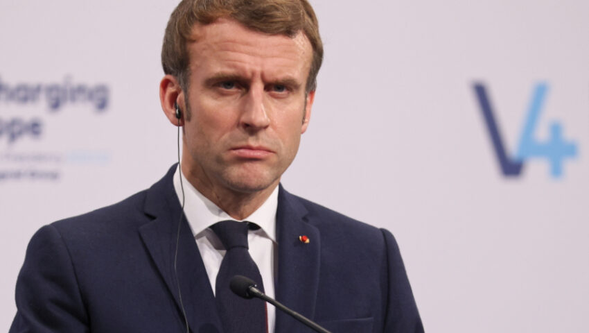 Macron odleciał na orbitę. Prezydent Francji nazwał premiera Morawieckiego “skrajnie prawicowym antysemitą, który wyklucza osoby LGBT”