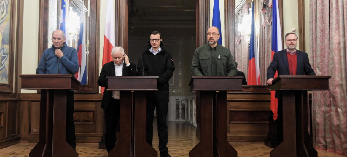 Premierzy Morawiecki i Kaczyński bezpiecznie wrócili do Polski