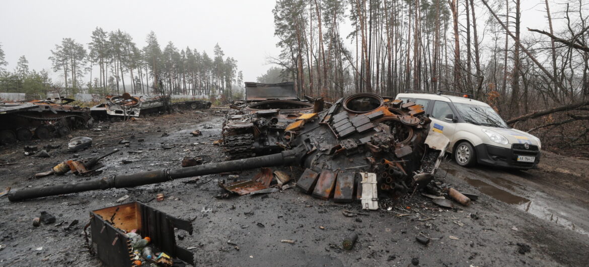 Rosjanie “ewakuują” z Ukrainy ukradzione samochody