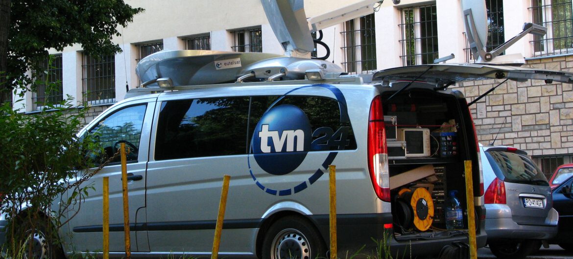 Wóz transmisyjny telewizji TVN24