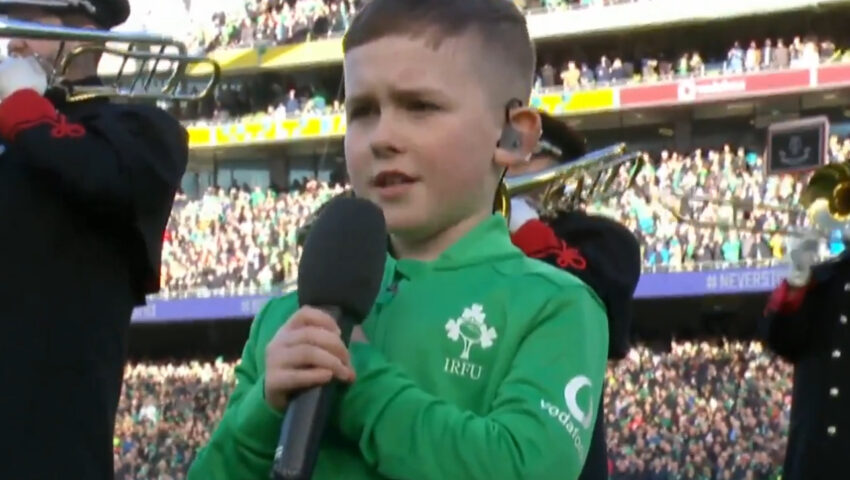 8-letni Stevie Mulrooney śpiewa Ireland's Call