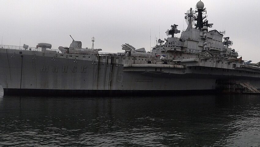 Chińczykom spalił się lotniskowiec