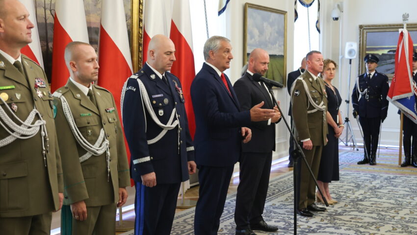 Prezydent odznaczył funkcjonariuszkę, która ratowała sierż. Sitka zabitego na granicy