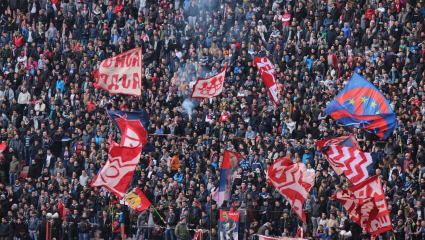 Dantejskie sceny po meczu piłkarskim. Kibice zniszczyli szatnię i zranili trenera