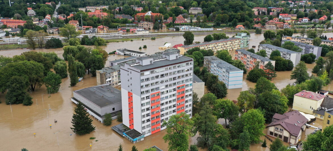 W całej Polsce zbiórki dla powodzian. Gdzie można wpłacać pieniądze?