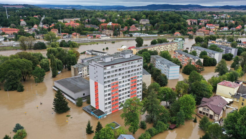 W całej Polsce zbiórki dla powodzian. Gdzie można wpłacać pieniądze?