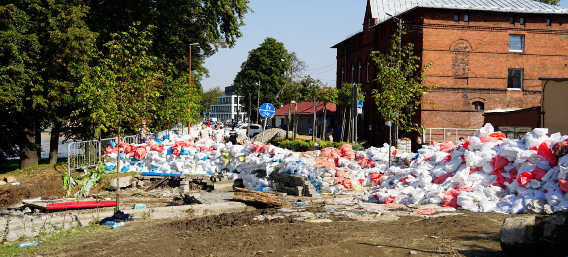 Szabrownicy z zalanych terenów w rękach policji