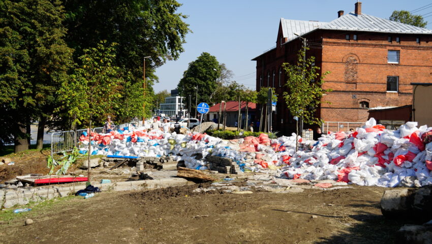 Szabrownicy z zalanych terenów w rękach policji