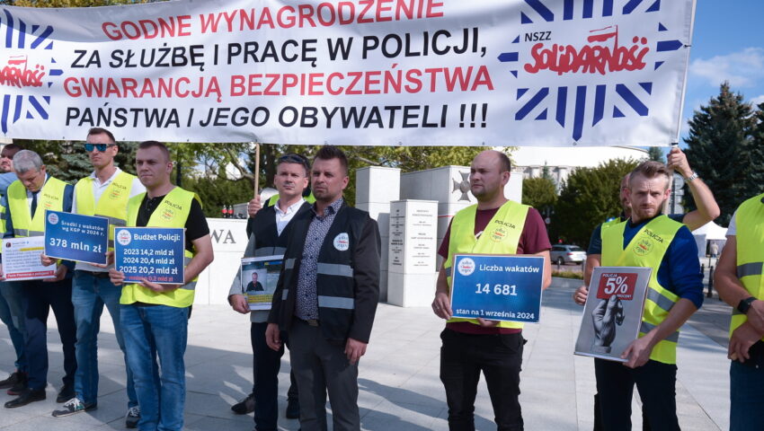 Policjanci w petycji do premiera chcą podwyżek i powiązania budżetu policji z PKB