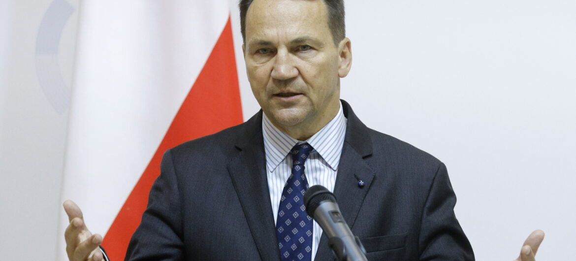 Sikorski: godne pochowanie ofiar rzezi wołyńskiej to kwestia europejskiego kodu kulturowego