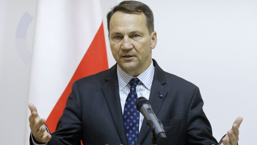 Sikorski: godne pochowanie ofiar rzezi wołyńskiej to kwestia europejskiego kodu kulturowego