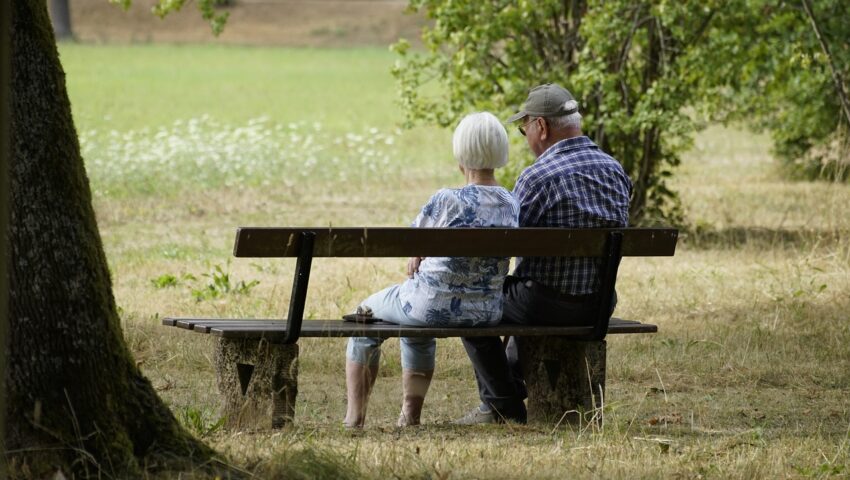 Platforma chwali się wypłatą „czternastki” o prawie 1000 zł niższej niż rok temu. To kpina z emerytów