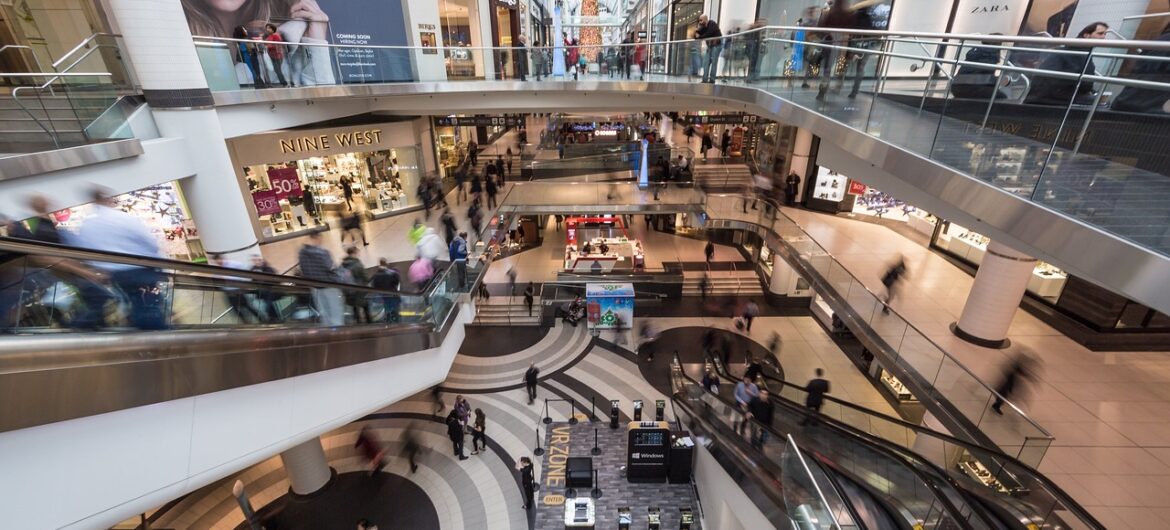 Policja rozbiła grupę planującą zamach bombowy na centrum handlowe