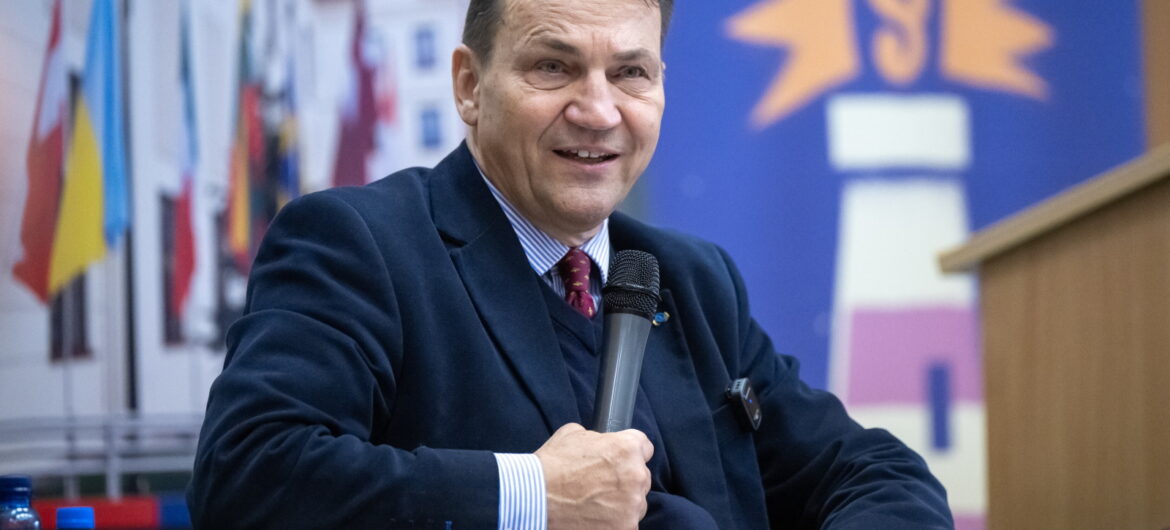 Sikorski: potraktujcie ofiary rzezi wołyńskiej nie gorzej niż żołnierzy Wehrmachtu