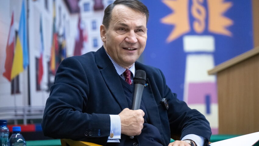 Sikorski: potraktujcie ofiary rzezi wołyńskiej nie gorzej niż żołnierzy Wehrmachtu