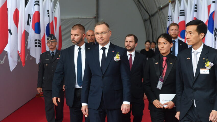 Prezydent Duda w “The Sunday Times”: Tarcza Wschód jest nową wersją żelaznej kurtyny