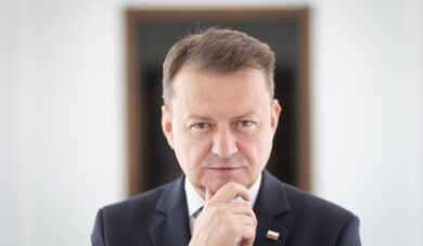 Mariusz Błaszczak alarmuje: 3-4 lata i MON czeka bankructwo