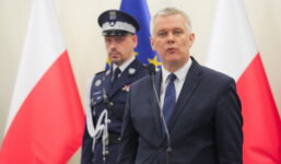 Siemoniak w końcu to powiedział: powodzianie szybciej powinni dostać pieniądze