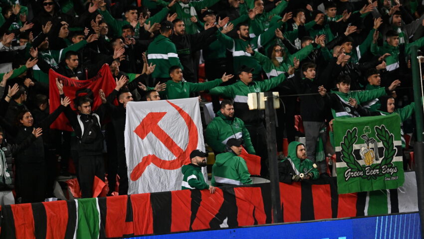 UEFA wyciągnie konsekwencje za baner z sierpem i młotem? “Stanowczo protestuję przeciwko zakłamywaniu historii i obrażaniu Polaków”