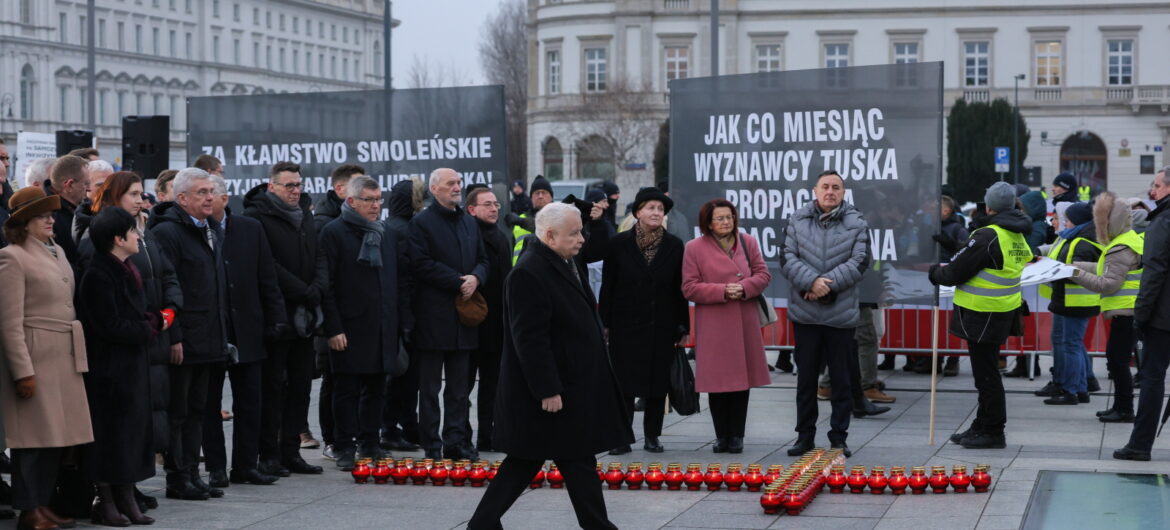 Jarosław Kaczyński podczas miesięcznicy smoleńskiej: ci, którzy zakłócają miesięcznice, to agentura Putina