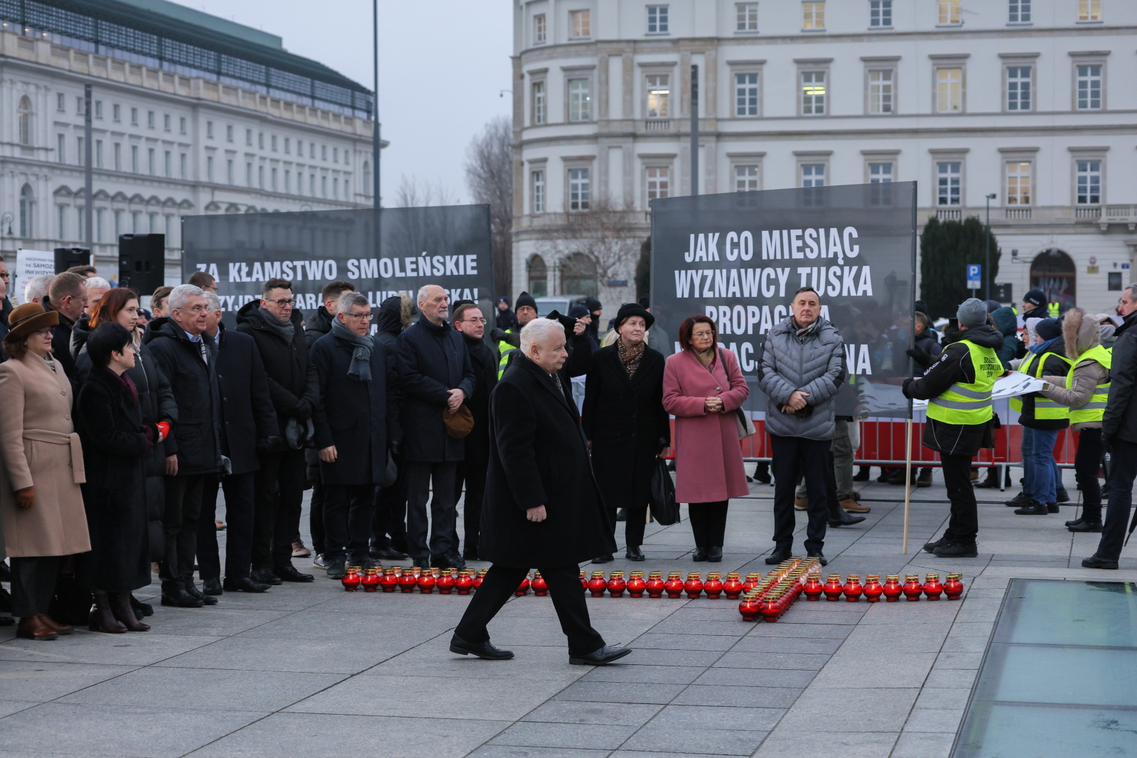 Jarosław Kaczyński podczas miesięcznicy smoleńskiej: ci, którzy zakłócają miesięcznice, to agentura Putina