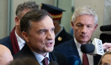 Zbigniew Ziobro zatrzymany na Okęciu w związku z komisją ds. Pegasusa