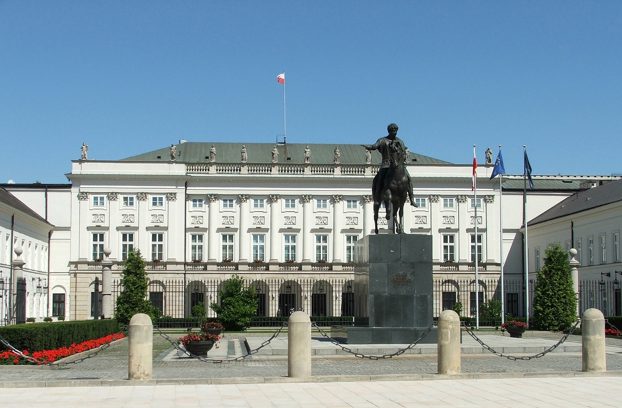 Najnowszy sondaż przed wyborami. Kto na czele?