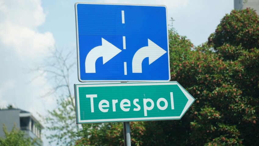 Napisy cyrylicą na dronie, który spadł koło Terespola