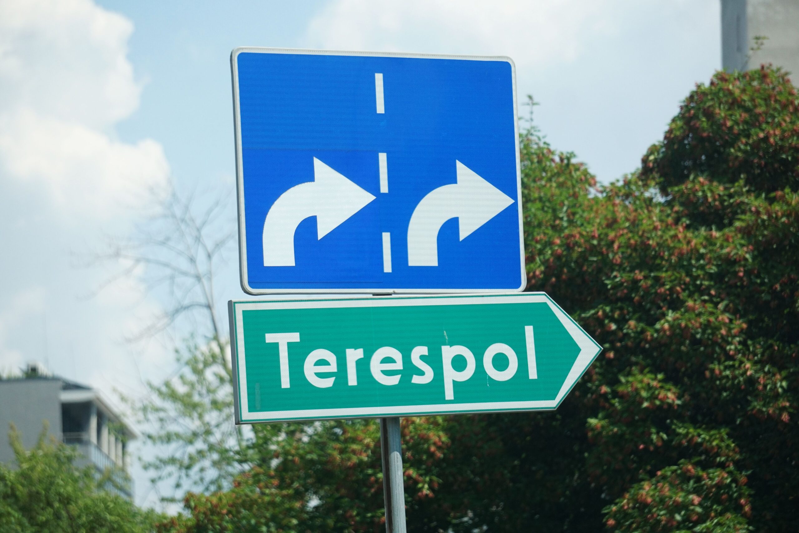 Napisy cyrylicą na dronie, który spadł koło Terespola