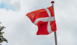 Drony nad lotniskiem w Kopenhadze. “Kompetentny sprawca” to Rosja?